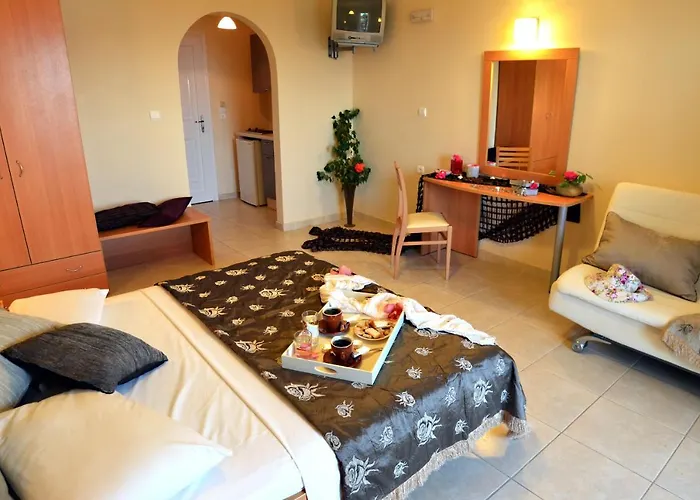 Belussi & 4* Psarou (Zakynthos)