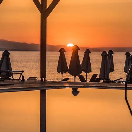 Belussi & فندق Psarou (Zakynthos)