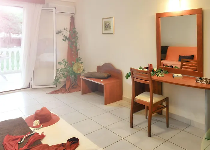 Belussi & 4* Psarou (Zakynthos)