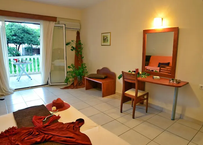 Belussi & Otel Psarou (Zakynthos)